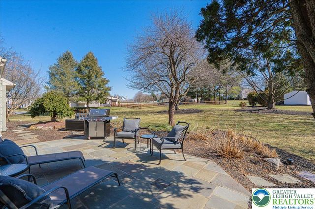 362 Hillview Drive, Lower Nazareth Twp, PA 18064