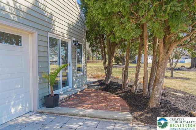 362 Hillview Drive, Lower Nazareth Twp, PA 18064