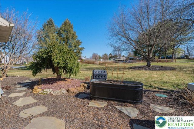 362 Hillview Drive, Lower Nazareth Twp, PA 18064