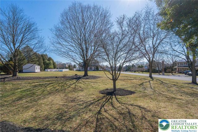 362 Hillview Drive, Lower Nazareth Twp, PA 18064