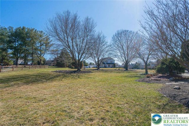 362 Hillview Drive, Lower Nazareth Twp, PA 18064