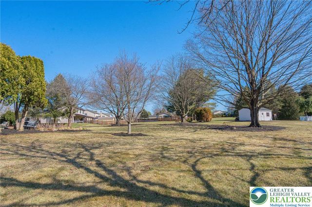 362 Hillview Drive, Lower Nazareth Twp, PA 18064