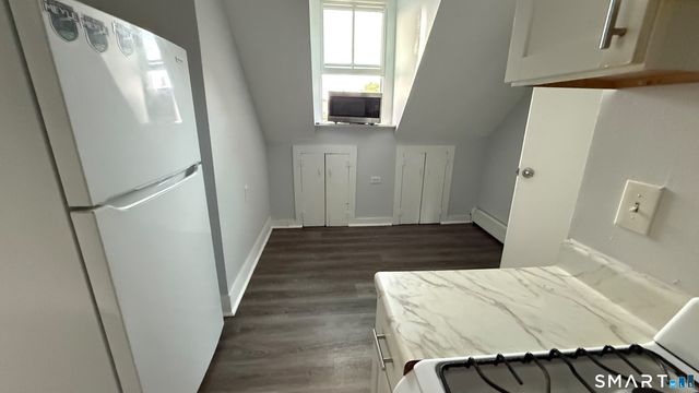 100 Horace Street 3rd, Bridgeport, CT 06610