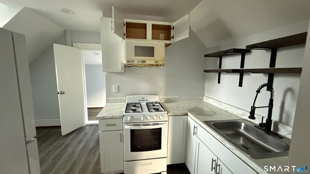 100 Horace Street 3rd, Bridgeport, CT 06610