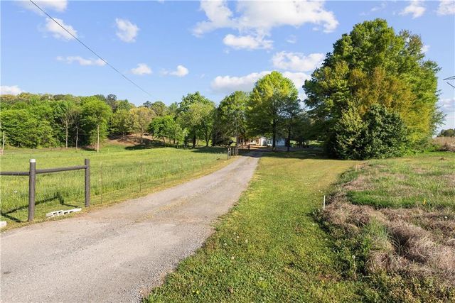 5688 Fairmount Highway SE, Calhoun, GA 30701