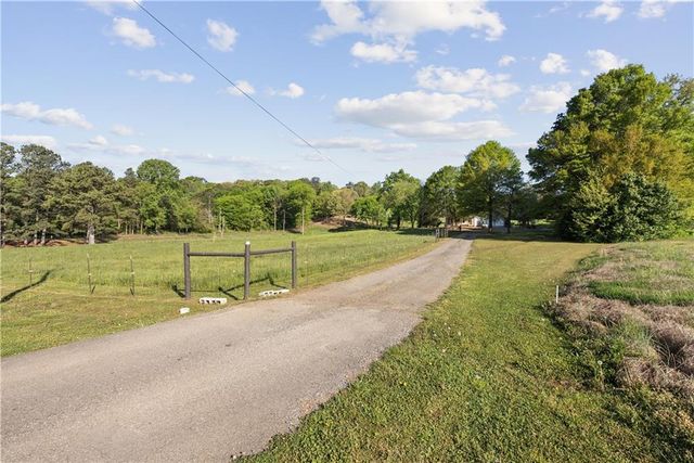 5688 Fairmount Highway SE, Calhoun, GA 30701