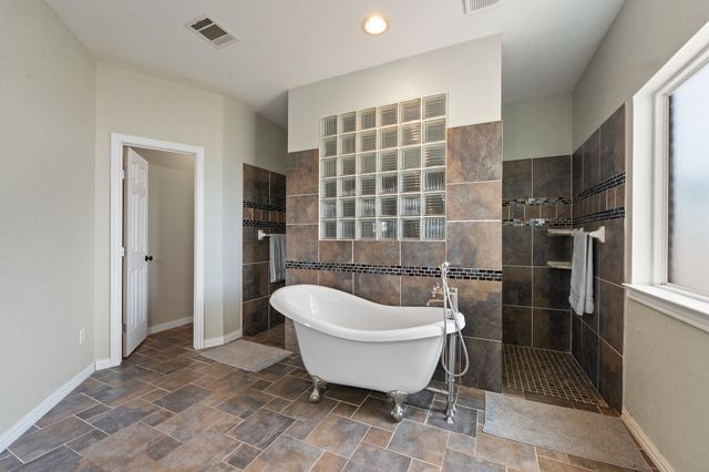 2211 Nottaway Drive, Cleburne, TX 76033
