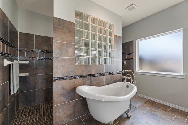 2211 Nottaway Drive, Cleburne, TX 76033