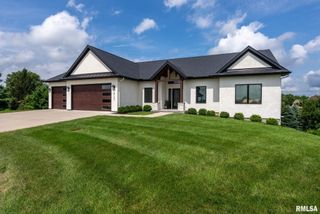 6155 DUGGLEBY Avenue, Davenport, IA 52807