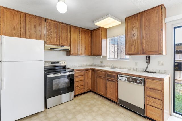 2155 Cottage Way, Sacramento, CA 95825
