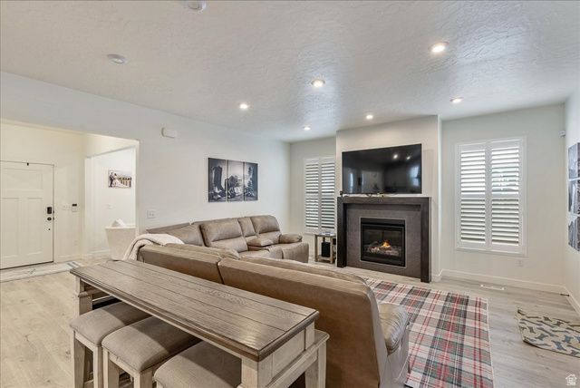 11708 S SILVER POND DR, South Jordan, UT 84009