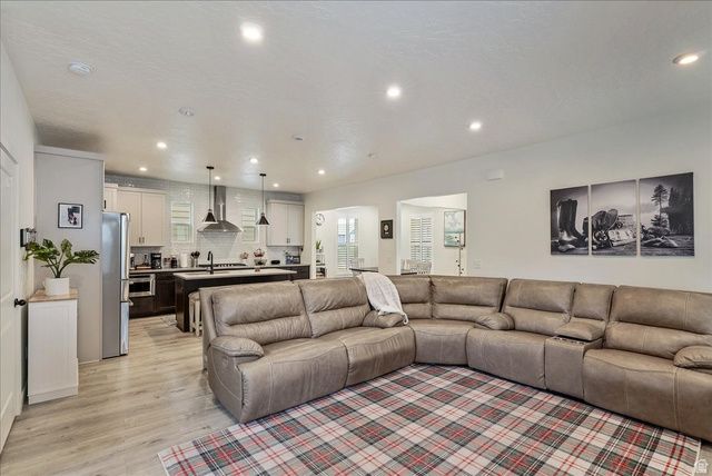11708 S SILVER POND DR, South Jordan, UT 84009