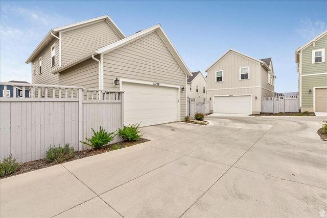 11708 S SILVER POND DR, South Jordan, UT 84009
