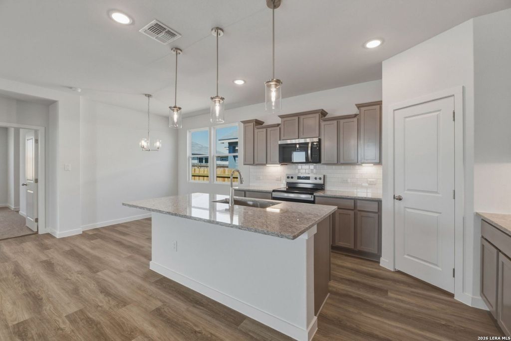 758 Whitman, New Braunfels, TX 78130