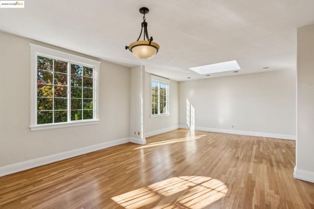 3412 Magnolia St, Oakland, CA 94608