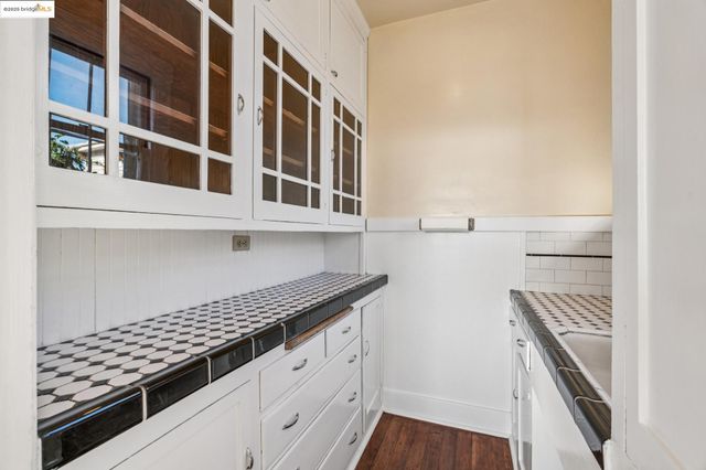 3412 Magnolia St, Oakland, CA 94608