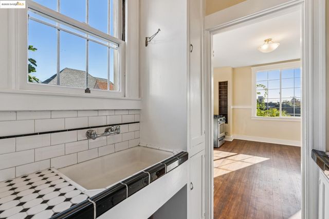 3412 Magnolia St, Oakland, CA 94608