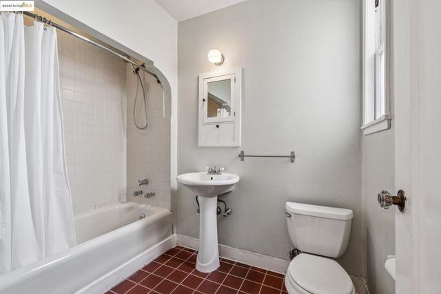 3412 Magnolia St, Oakland, CA 94608