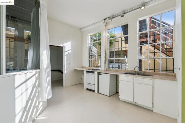 3412 Magnolia St, Oakland, CA 94608