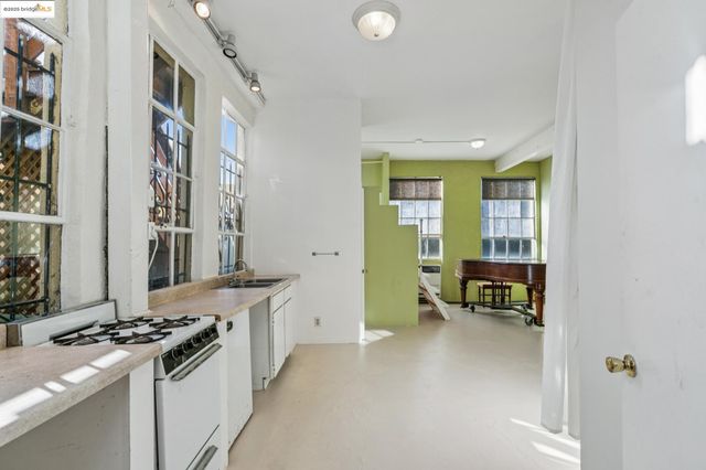 3412 Magnolia St, Oakland, CA 94608