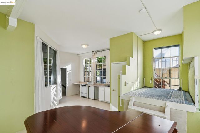 3412 Magnolia St, Oakland, CA 94608