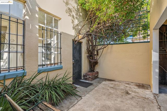 3412 Magnolia St, Oakland, CA 94608