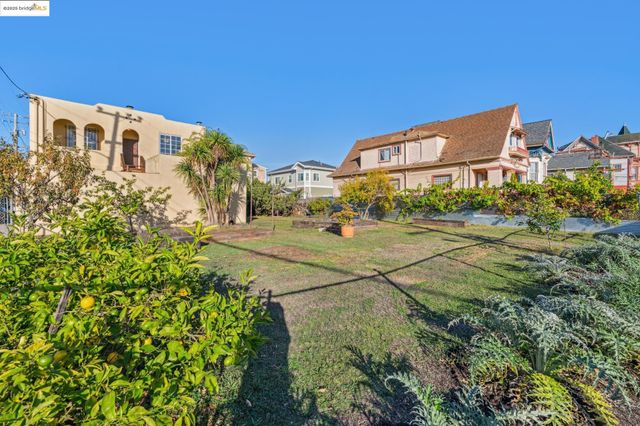 3412 Magnolia St, Oakland, CA 94608