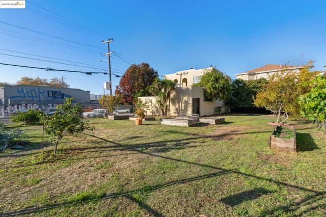 3412 Magnolia St, Oakland, CA 94608