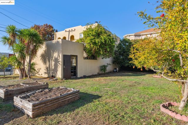 3412 Magnolia St, Oakland, CA 94608