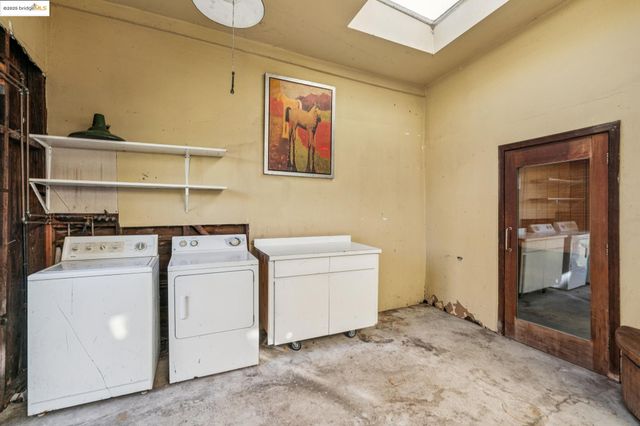 3412 Magnolia St, Oakland, CA 94608