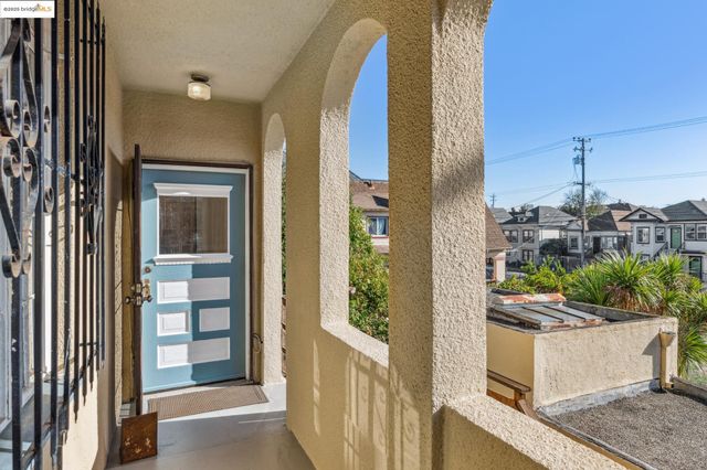 3412 Magnolia St, Oakland, CA 94608