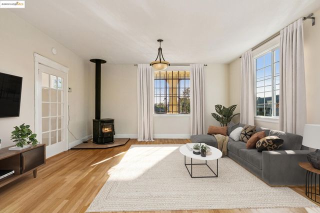 3412 Magnolia St, Oakland, CA 94608