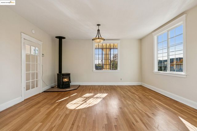 3412 Magnolia St, Oakland, CA 94608