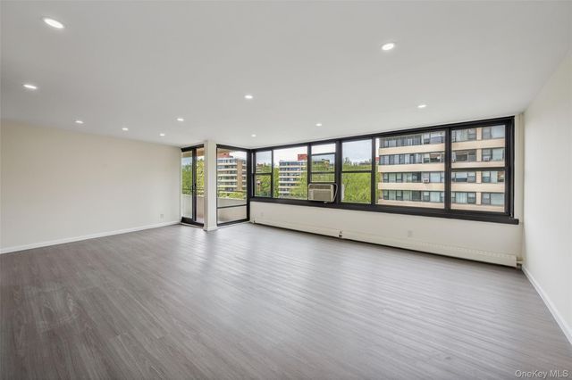 166-35 9th Avenue 6A, Beechhurst, NY 11357