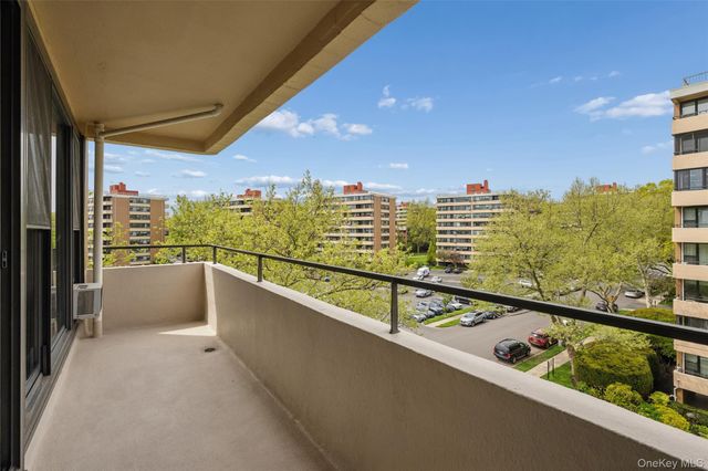 166-35 9th Avenue 6A, Beechhurst, NY 11357