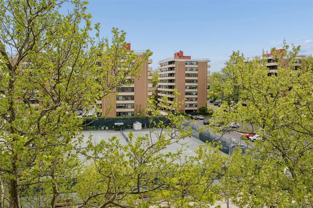 166-35 9th Avenue 6A, Beechhurst, NY 11357