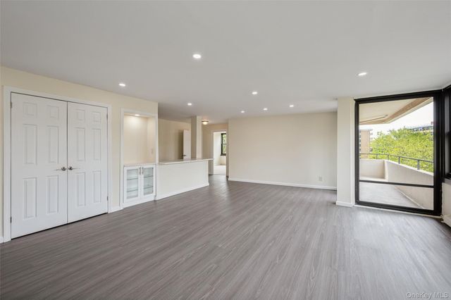 166-35 9th Avenue 6A, Beechhurst, NY 11357