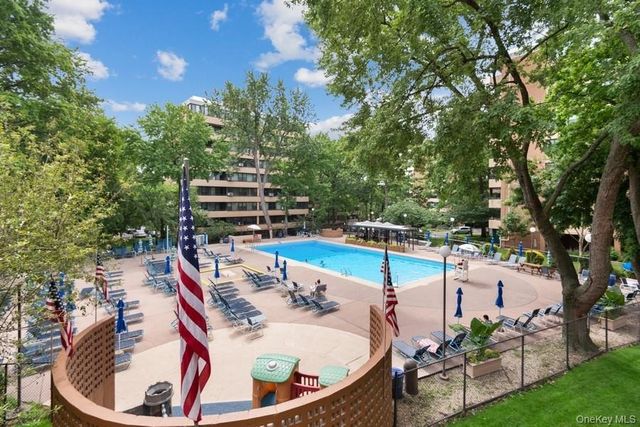 166-35 9th Avenue 6A, Beechhurst, NY 11357