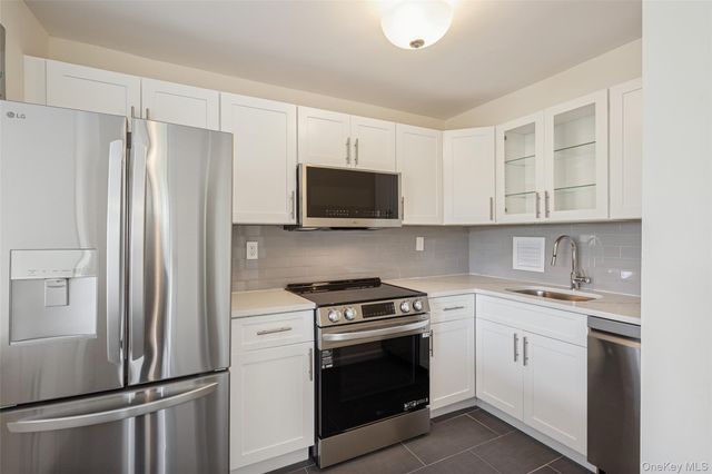 166-35 9th Avenue 6A, Beechhurst, NY 11357