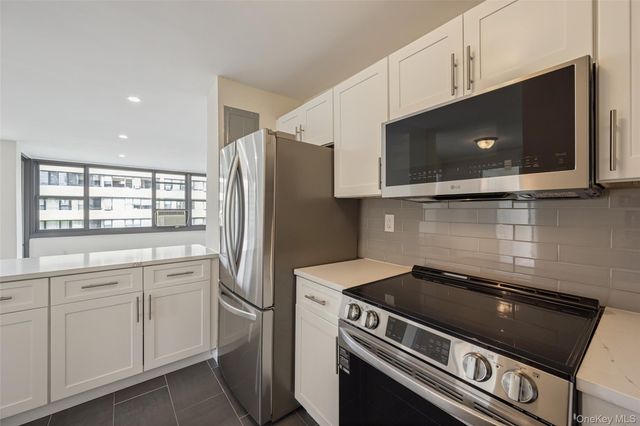 166-35 9th Avenue 6A, Beechhurst, NY 11357