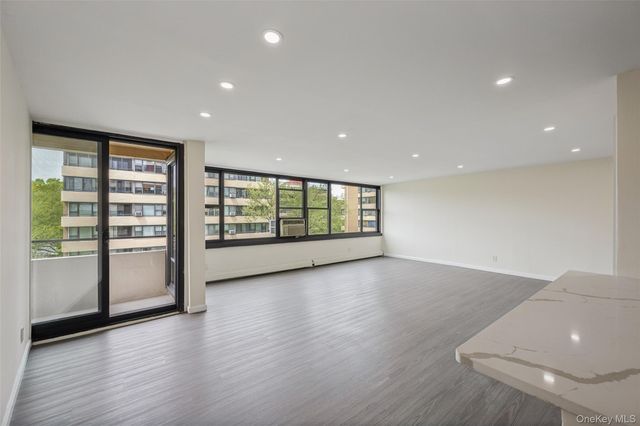 166-35 9th Avenue 6A, Beechhurst, NY 11357