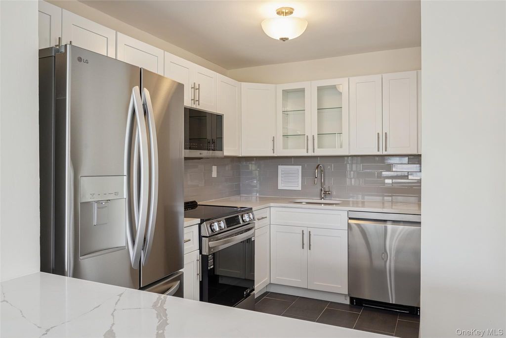 166-35 9th Avenue 6A, Beechhurst, NY 11357