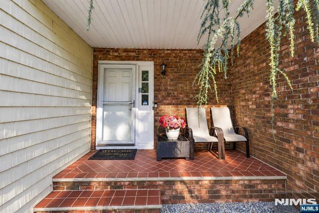 89 Lexington Lane, Wayne, NJ 07470