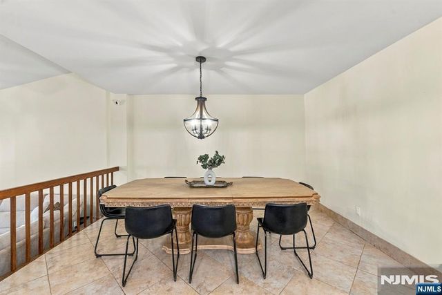 89 Lexington Lane, Wayne, NJ 07470