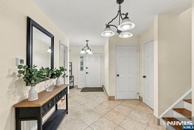 89 Lexington Lane, Wayne, NJ 07470