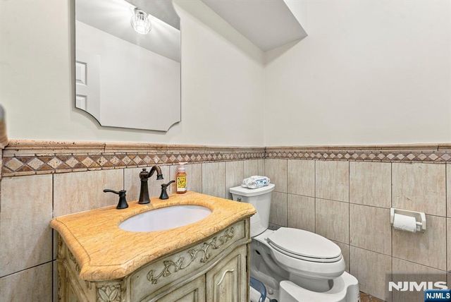 89 Lexington Lane, Wayne, NJ 07470