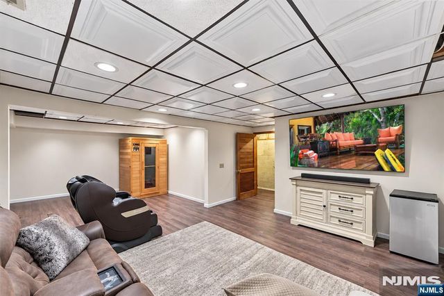 89 Lexington Lane, Wayne, NJ 07470