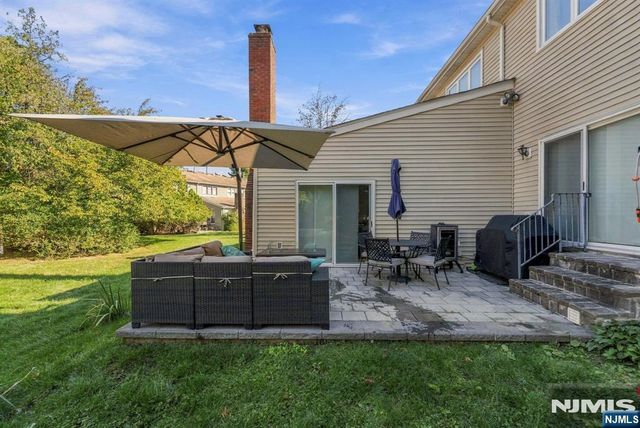 89 Lexington Lane, Wayne, NJ 07470