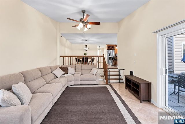 89 Lexington Lane, Wayne, NJ 07470