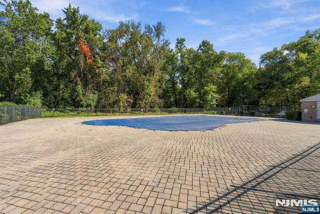 89 Lexington Lane, Wayne, NJ 07470